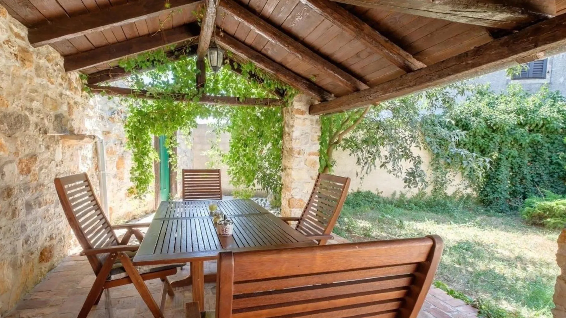 Traditionelle Steinvilla Mit Privatem Garten Pula