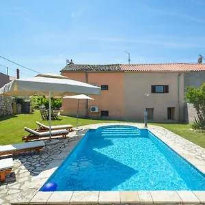 Ferienhaus Laura - Pul470 By Interhome, Pula