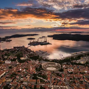 Center With Free Parking PUY